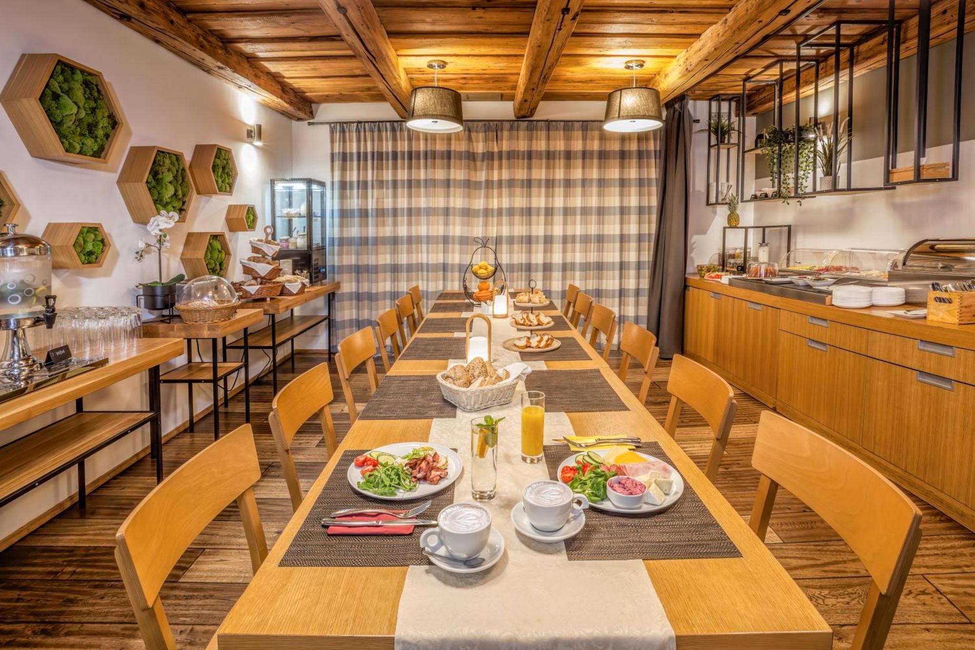 Hotel Lidovy Dum Bzenec Bagian luar foto