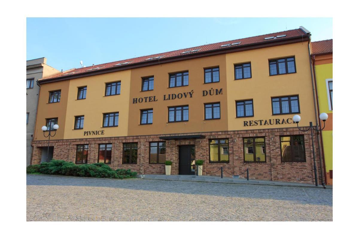 Hotel Lidovy Dum Bzenec Bagian luar foto