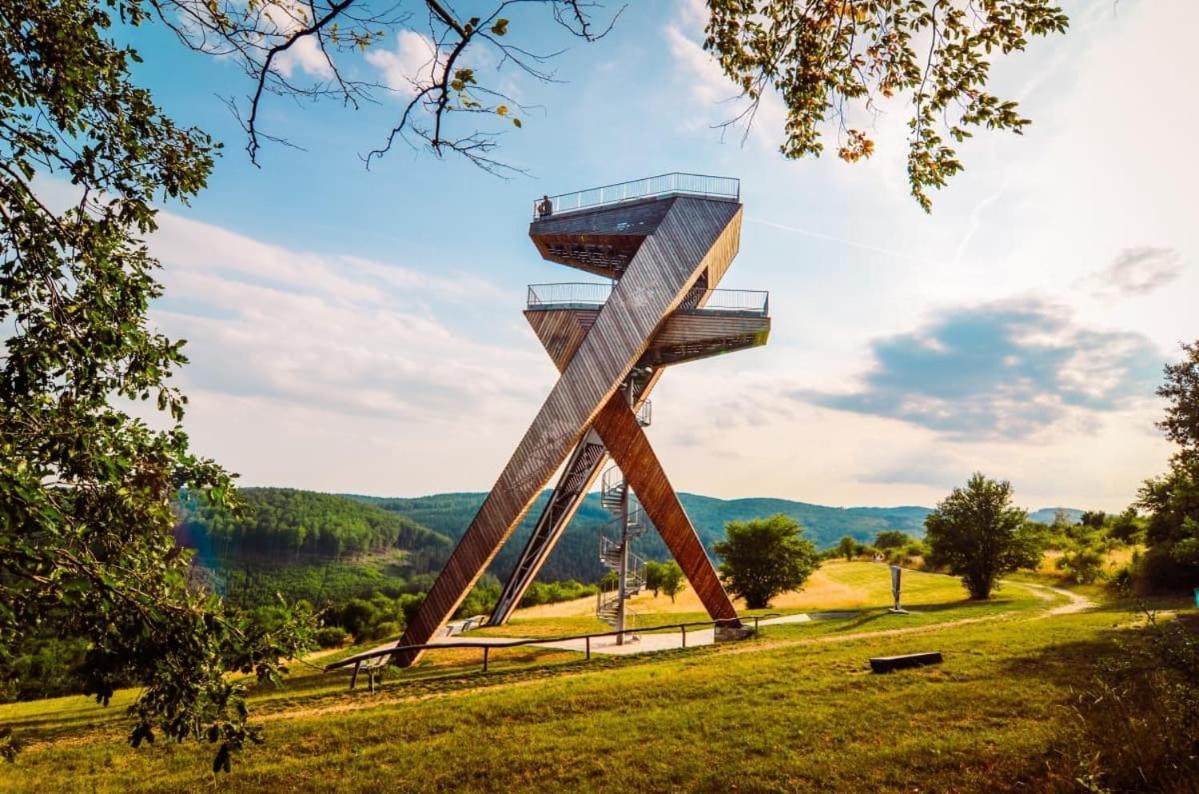 Hotel Lidovy Dum Bzenec Bagian luar foto