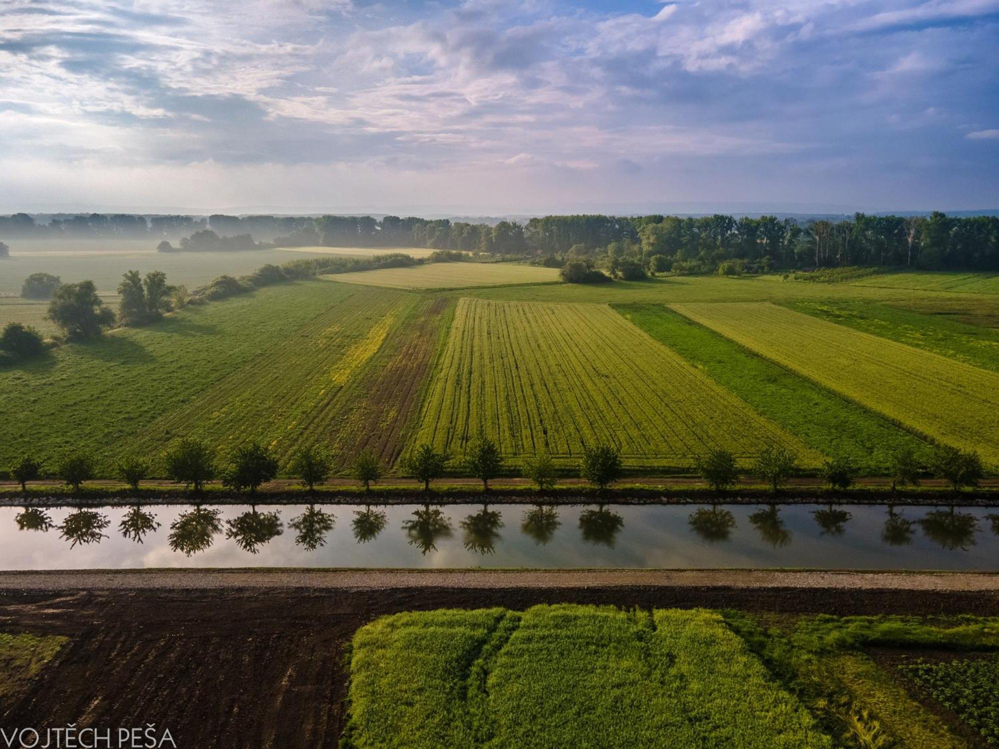 Hotel Lidovy Dum Bzenec Bagian luar foto