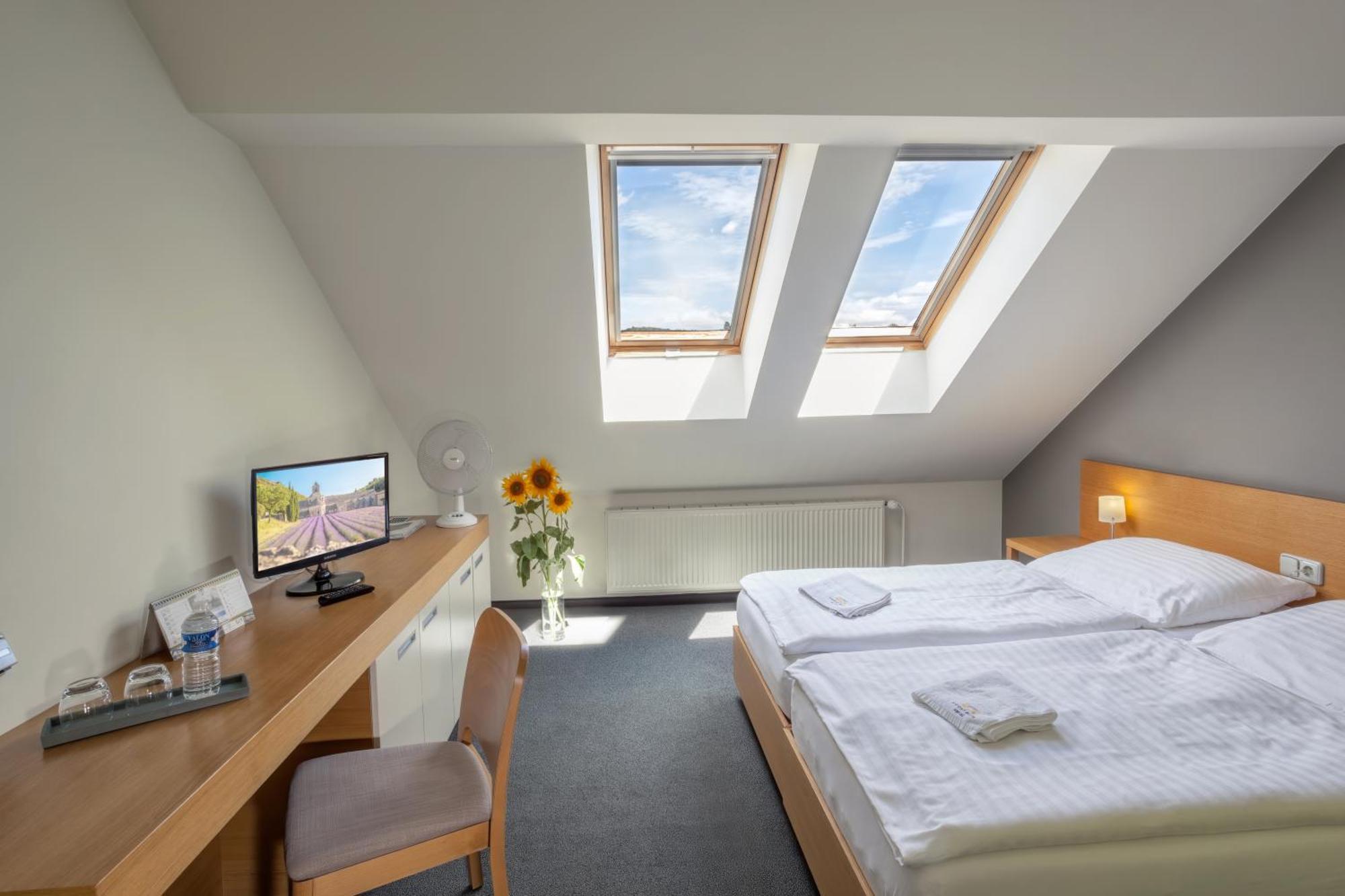 Hotel Lidovy Dum Bzenec Bagian luar foto