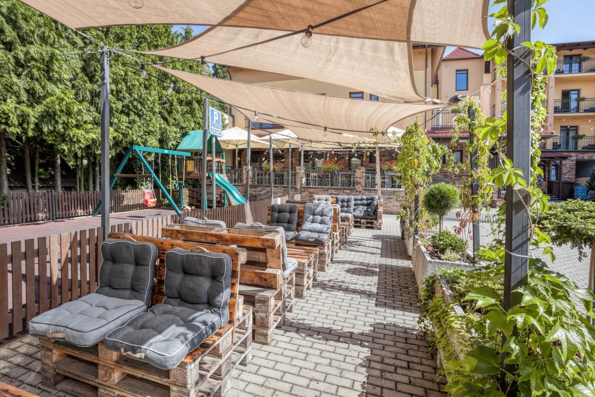 Hotel Lidovy Dum Bzenec Bagian luar foto