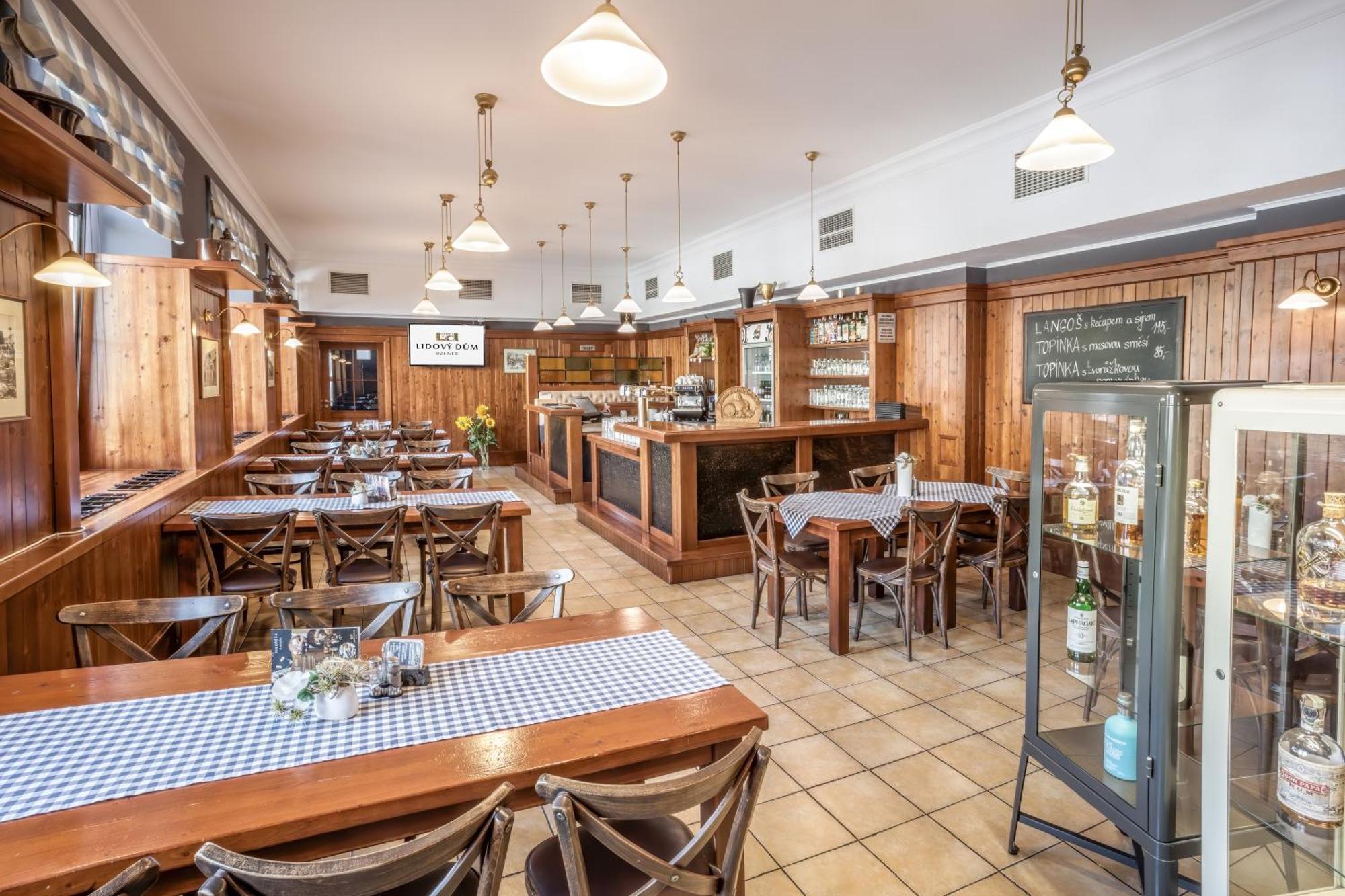 Hotel Lidovy Dum Bzenec Bagian luar foto