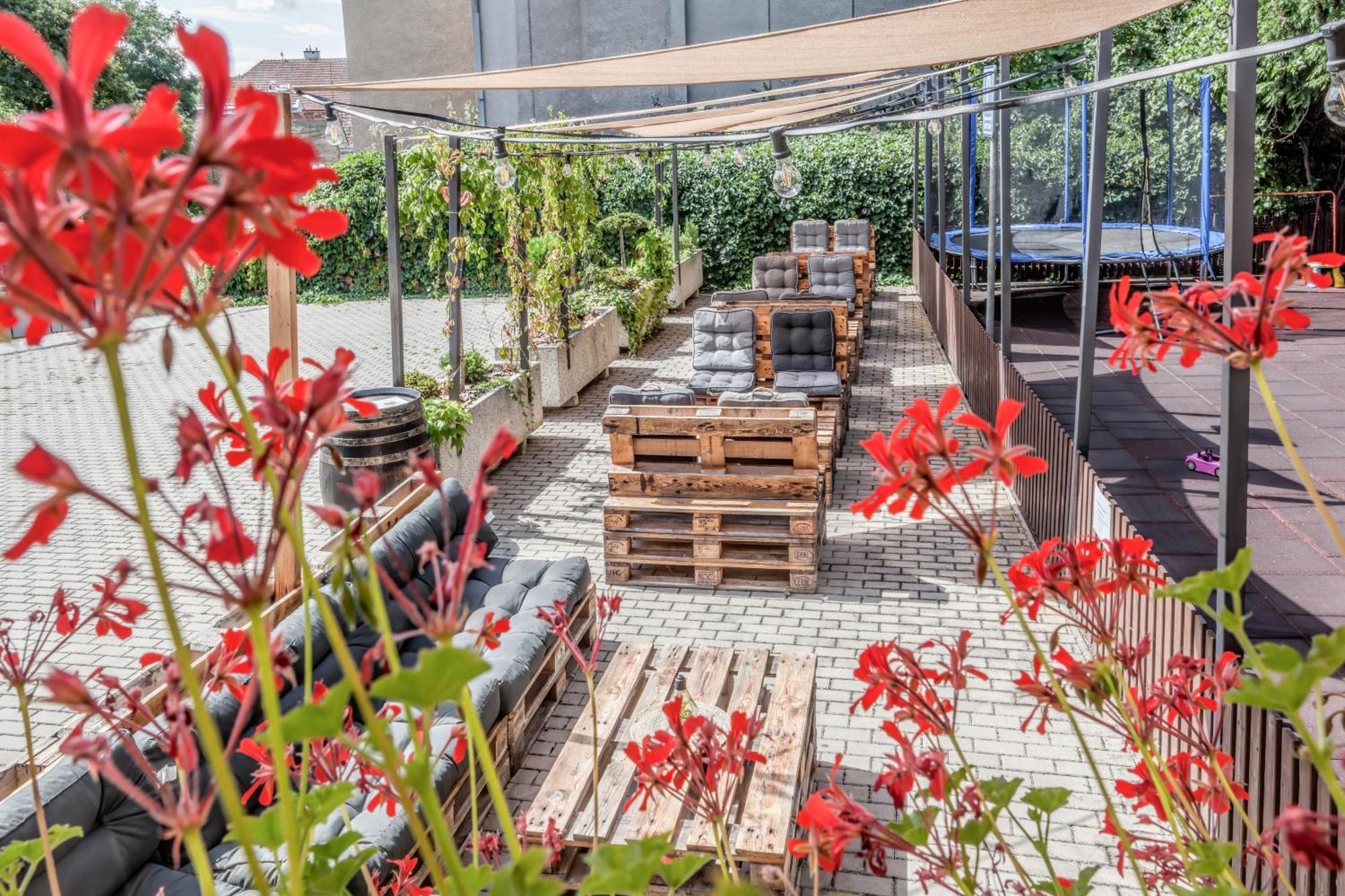 Hotel Lidovy Dum Bzenec Bagian luar foto