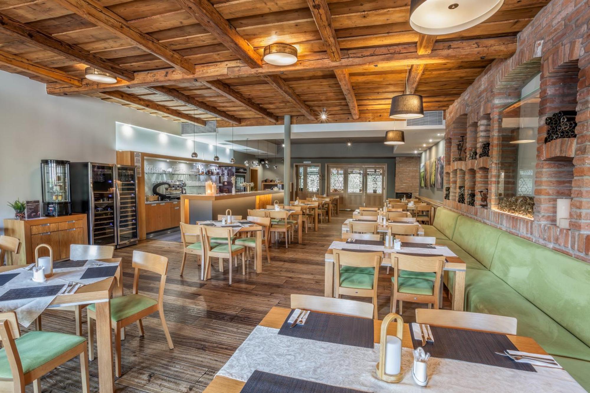 Hotel Lidovy Dum Bzenec Bagian luar foto