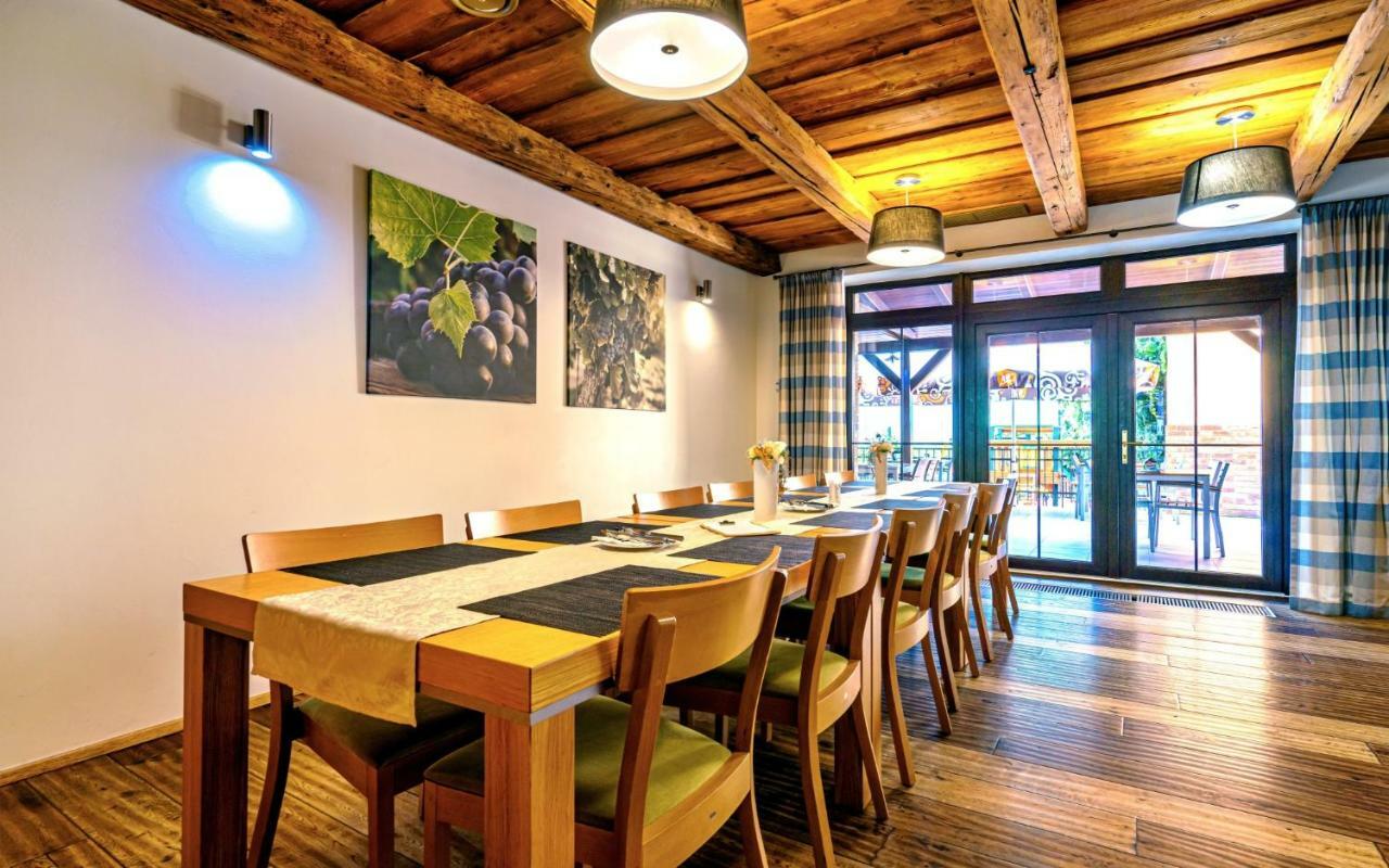 Hotel Lidovy Dum Bzenec Bagian luar foto