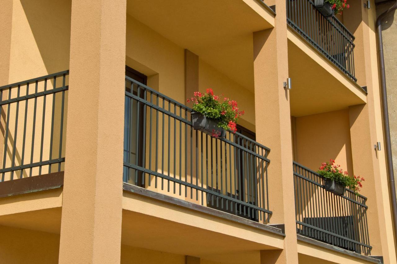 Hotel Lidovy Dum Bzenec Bagian luar foto